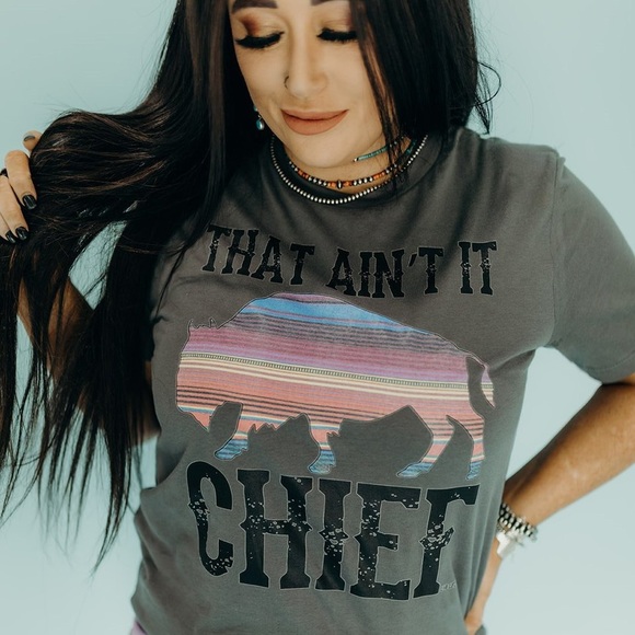 THAT AIN’T IT CHIEF Graphic Tee - Picture 4 of 6
